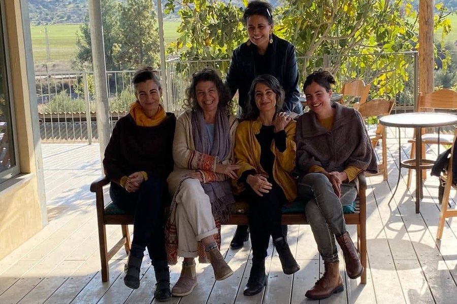 Avec quatre des danseuses du film, en Israël