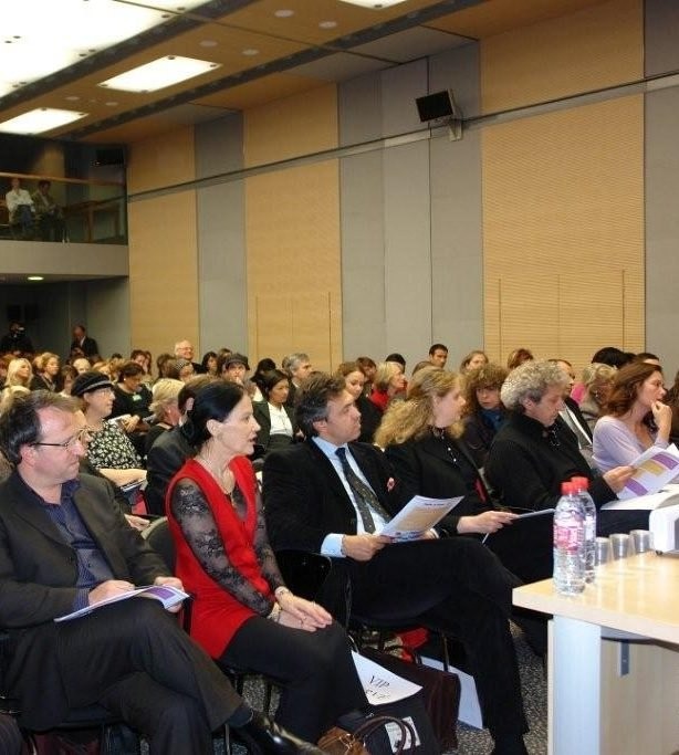 Le public d'un colloque de Paroles de femmes